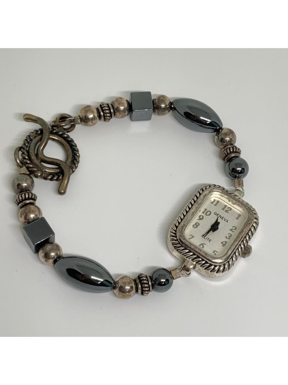 Vintage Geneva women silver tone watch 19mm quartz analog beaded band 7” running